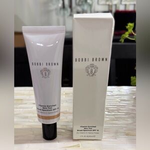 NIB Bobbi Brown Vitamin Enriched Skin Tint with SPF 15 in Shade Light 3